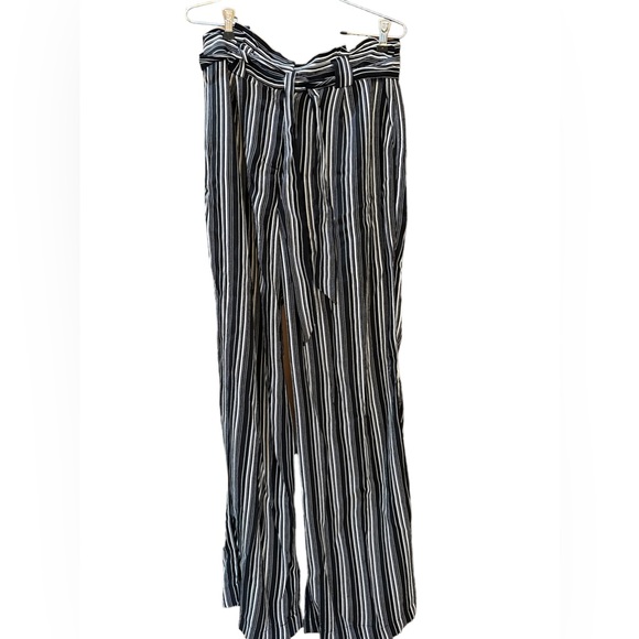 EXPRESS Wide Leg High Rise Tie In Front Pants Black/White Striped Size 8 - Picture 1 of 6